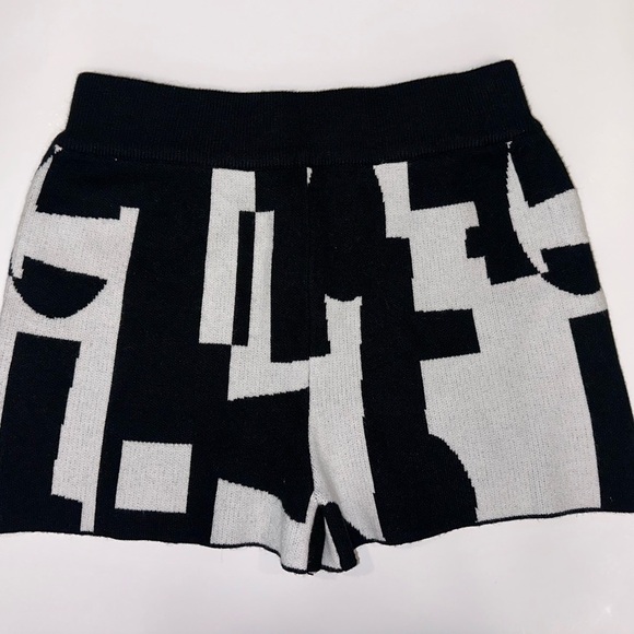 Peppermayo Knitted Booty Short in Mono Geo Print Women’s S/M in Ivory/Black - Picture 4 of 6